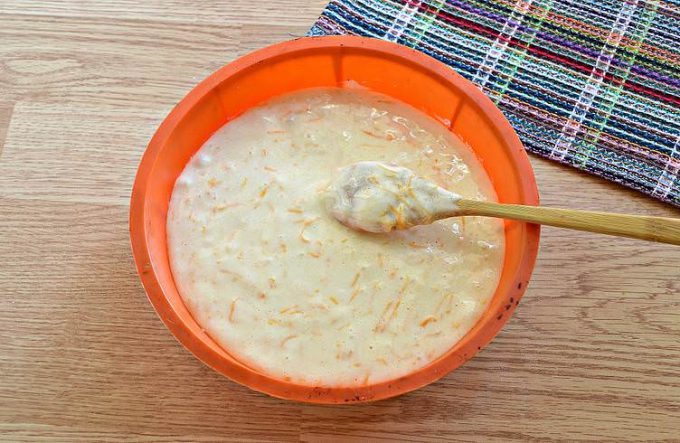 Шарлотка з гарбузом та яблуками