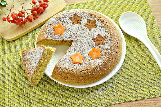 Шарлотка з морквою в мультиварці