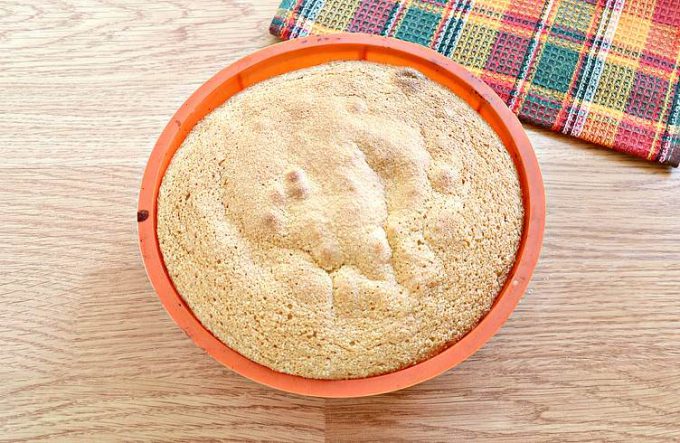 Шарлотка з тертими яблуками