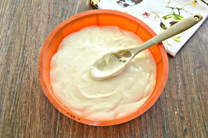 Шарлотка зі сливами у духовці