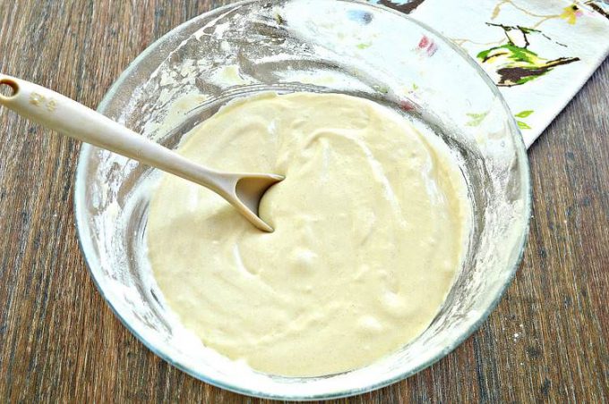 Шарлотка зі сливами у духовці
