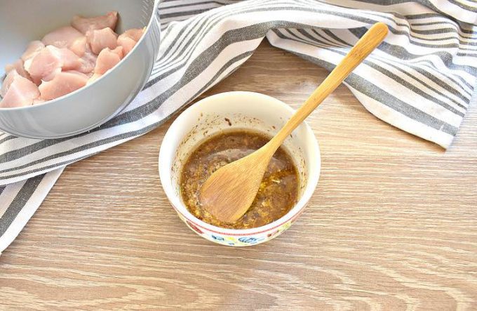 Шашлик з курки з грибами на деку