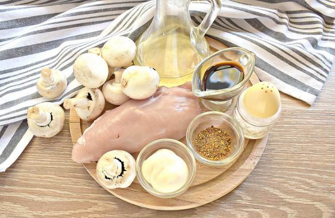Шашлик з курки з грибами на деку
