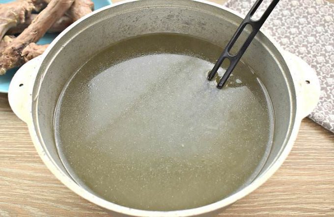 Щи зі свіжою капустою та качиними шийками