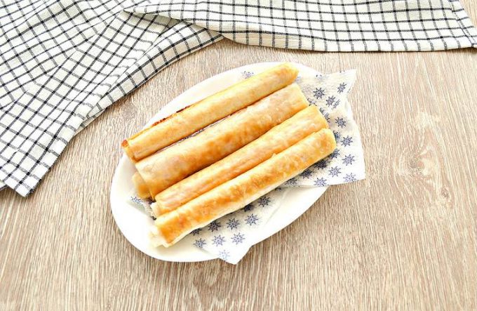 Сирні палички з лаваша на сковороді