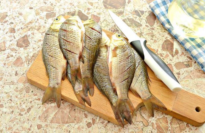 Смажений карась у майонезі на сковороді