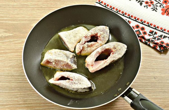 Смажений короп на сковороді