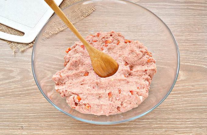 Соковиті котлети із мясного фаршу з перцем