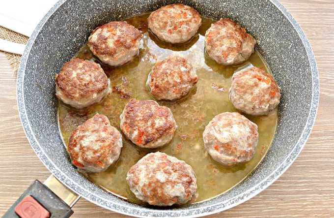 Соковиті котлети із мясного фаршу з перцем