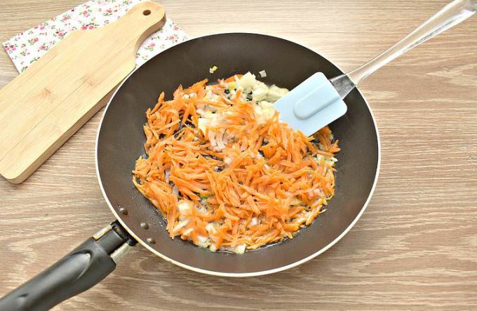 Солянка з капустою та грибами