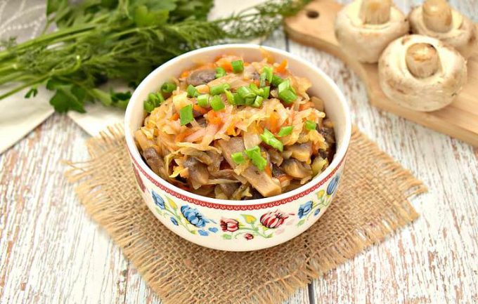 Солянка з капустою та грибами