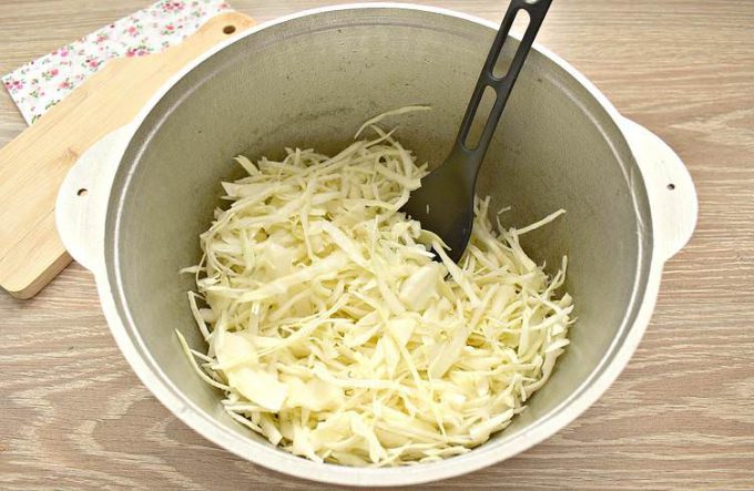 Солянка з капустою та грибами