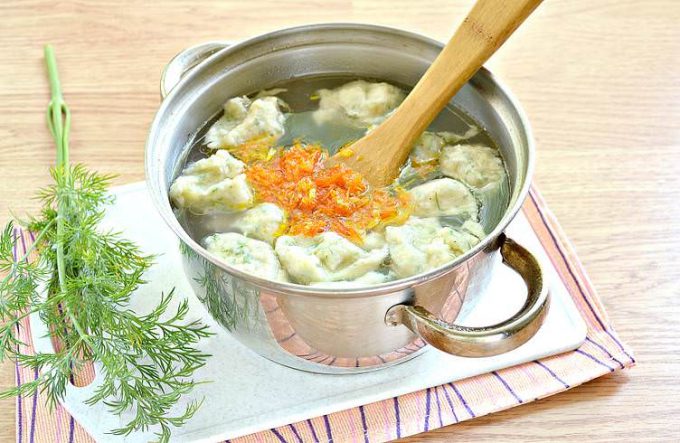 Суп з куркою та галушками
