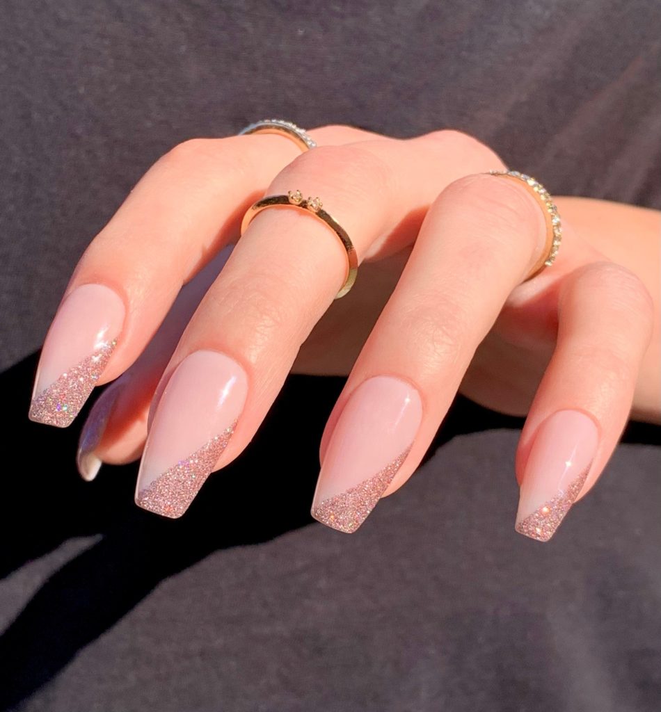 Світловідбивний манікюр 2023: дизайн з wow-ефектом (+100 фото)