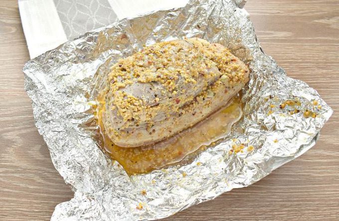 Свиняча грудинка в гірчичному маринаді в мультиварці