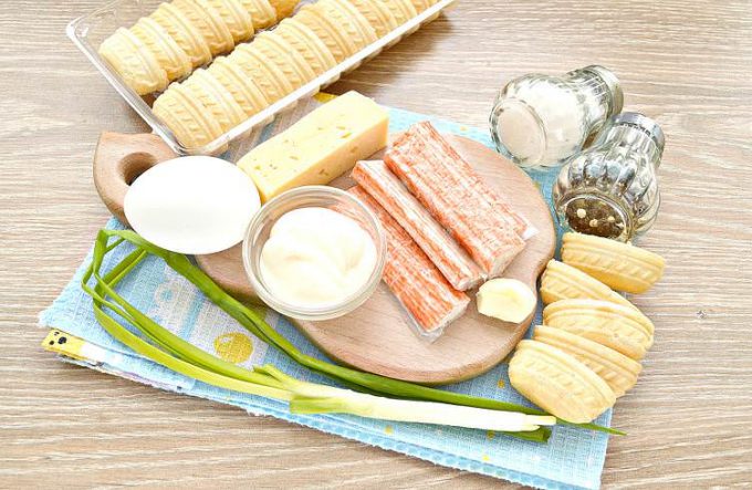 Тарталетки з крабовими паличками та сиром