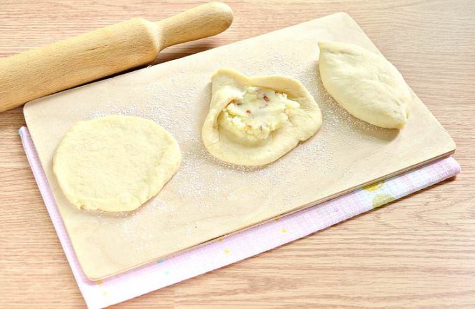 Тістечка з картоплею смажені на сковороді