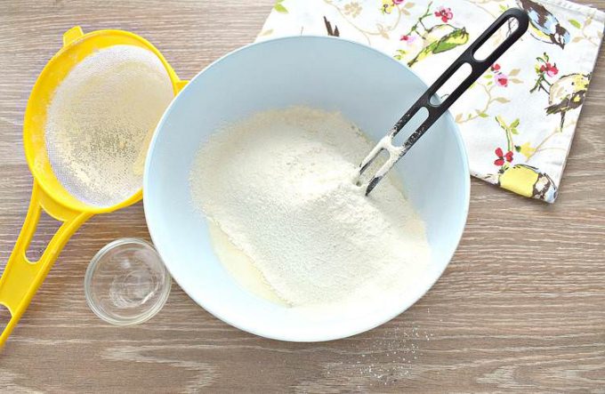 Тісто для курника на сметані без яєць
