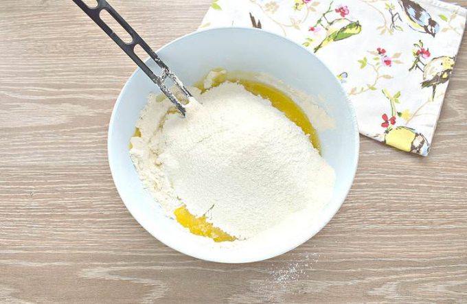 Тісто для курника на сметані без яєць