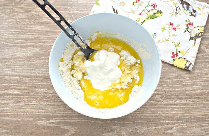 Тісто для курника на сметані без яєць