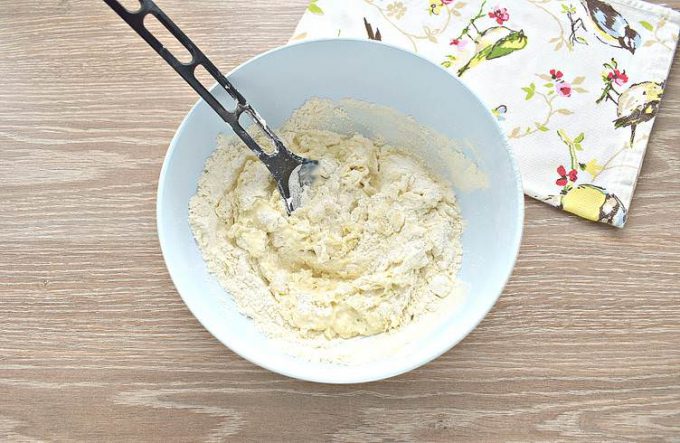 Тісто для курника на сметані без яєць