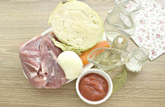 Тушкована капуста з мясом у мультиварці