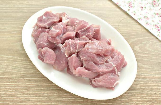 Тушкована капуста з мясом у мультиварці