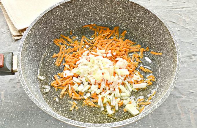 Тушкована картопля з курячою печінкою