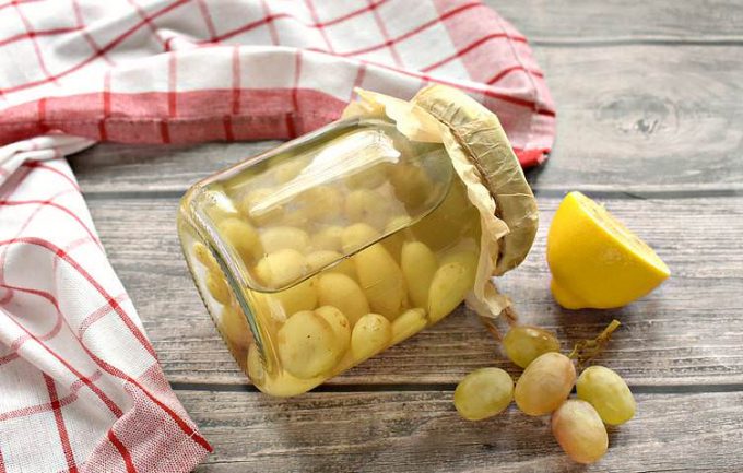 Виноградний компот з кісточками на зиму