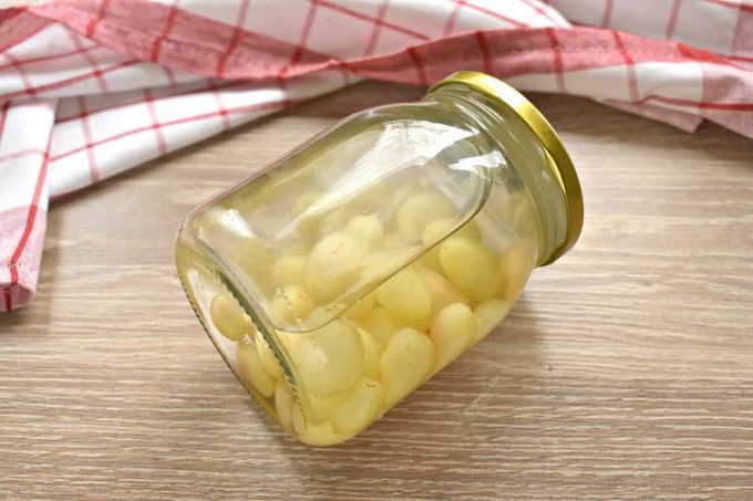 Виноградний компот з кісточками на зиму