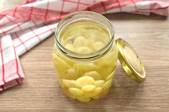 Виноградний компот з кісточками на зиму