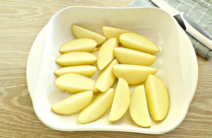Запечена картопля у вершках