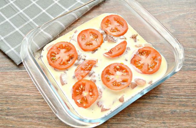 Запіканка з курячого філе з помідорами