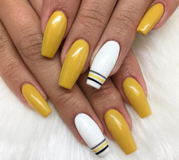 Жовтий манікюр: 280+ топових ідей дизайну у 2023 році