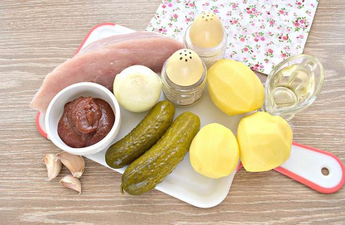 Азу зі свинини з картоплею на сковороді