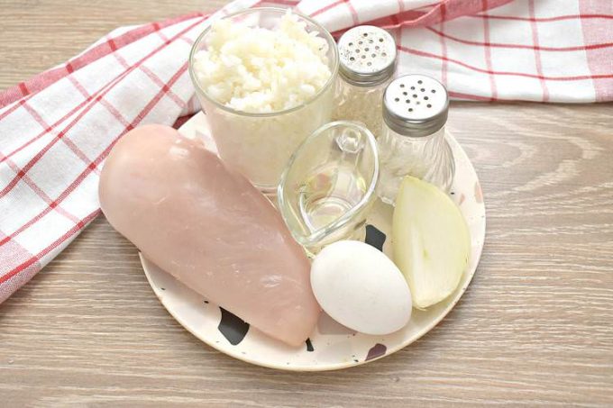 Біточки з курячого філе з рисом у духовці