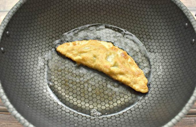 Чебуреки з картоплею