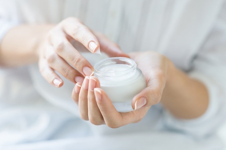 Чорний колір волосся: відтінки та тонкощі фарбування