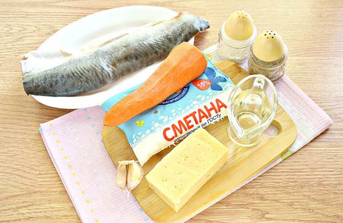 Горбуша з морквою та сметаною в духовці