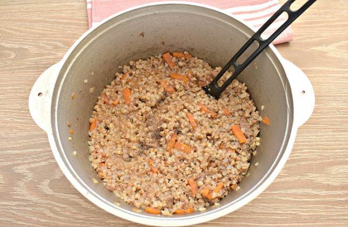 Гречка по-купецьки з яловичиною