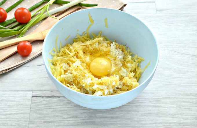 Картопляні драники на сковороді