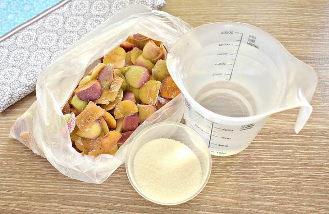Компот із заморожених яблук