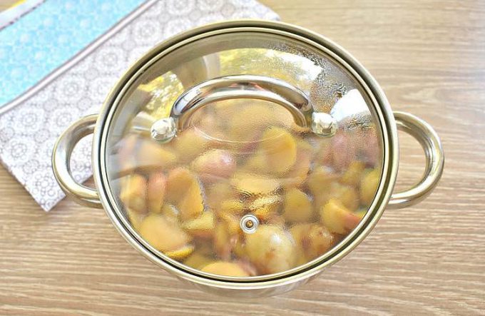 Компот із заморожених яблук