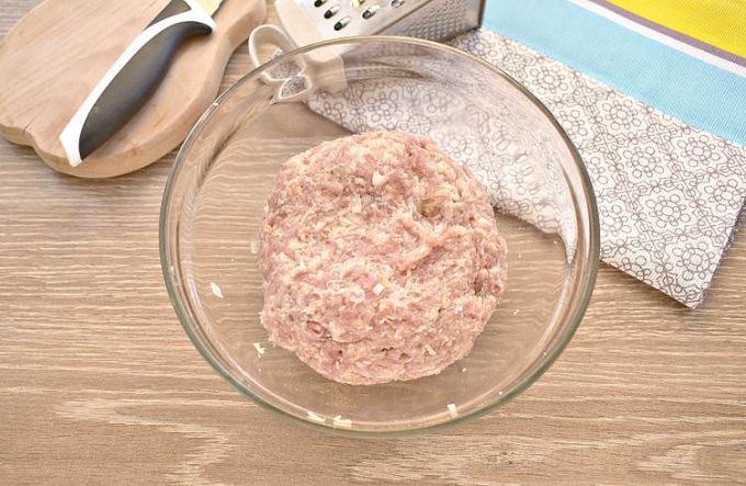 Котлети з мясного фаршу із сиром на сковороді