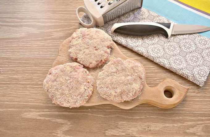 Котлети з мясного фаршу із сиром на сковороді