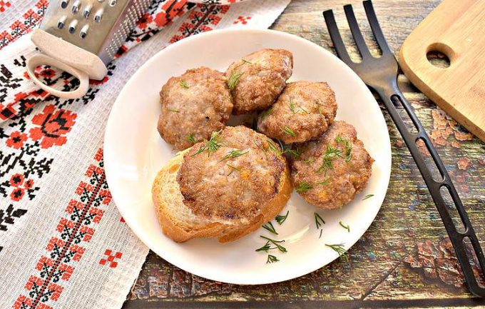 Котлети з мясного фаршу із сиром на сковороді
