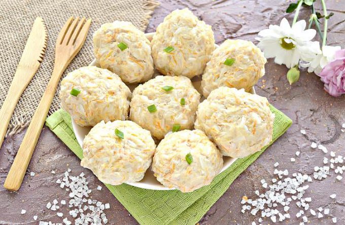 Курячі биточки з рисом на пару