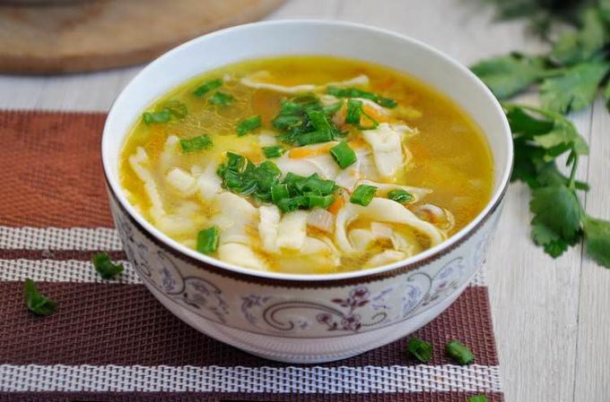 Курячий суп з домашньою локшиною