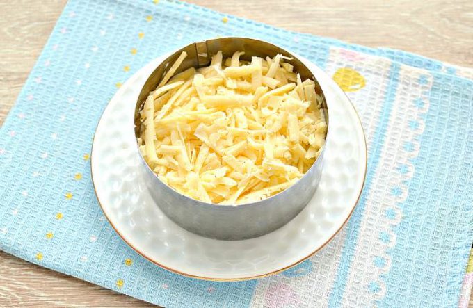 Листковий салат з куркою та яблуком