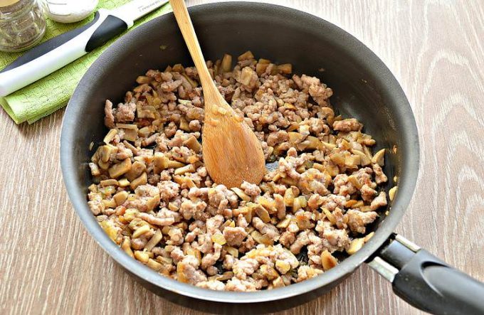 Млинці з грибами та мясом